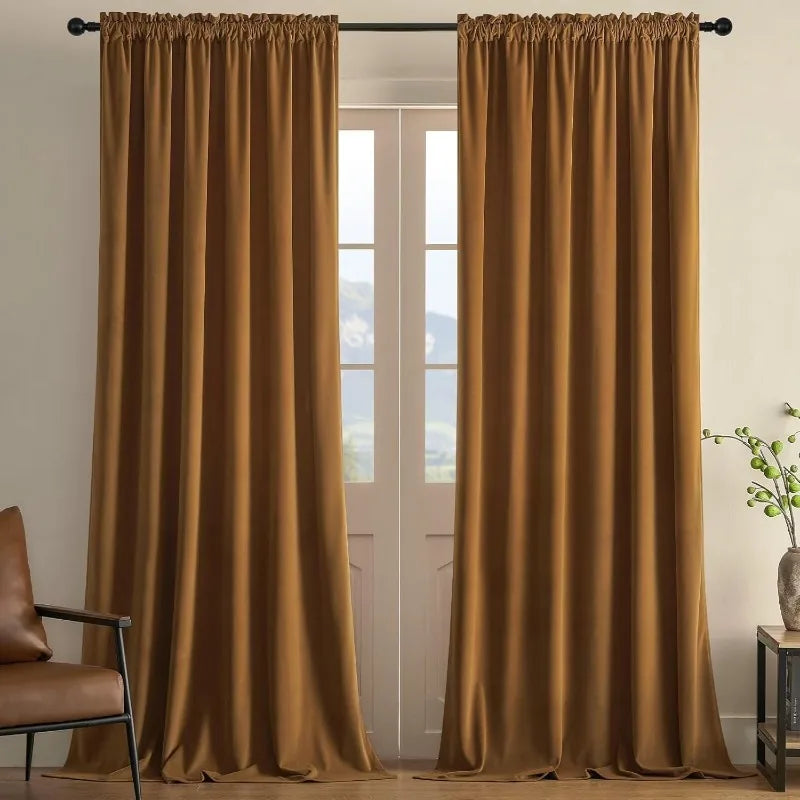 Paire de rideaux élégants couleur marron clair pour salon ou chambre, ajoutant une touche de sophistication à votre décoration intérieure. Blocs lumière pour plus d'intimité et idéale pour habiller vos fenêtres avec style. Parfait pour un espace moderne et chaleureux.