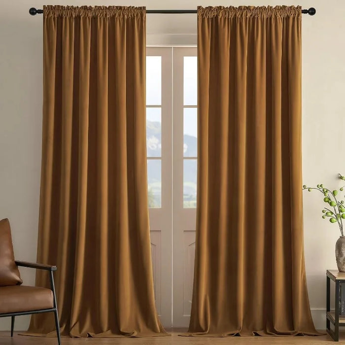 Paire de rideaux élégants couleur marron clair pour salon ou chambre, ajoutant une touche de sophistication à votre décoration intérieure. Blocs lumière pour plus d'intimité et idéale pour habiller vos fenêtres avec style. Parfait pour un espace moderne et chaleureux.