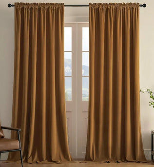 Paire de rideaux élégants couleur marron clair pour salon ou chambre, ajoutant une touche de sophistication à votre décoration intérieure. Blocs lumière pour plus d'intimité et idéale pour habiller vos fenêtres avec style. Parfait pour un espace moderne et chaleureux.