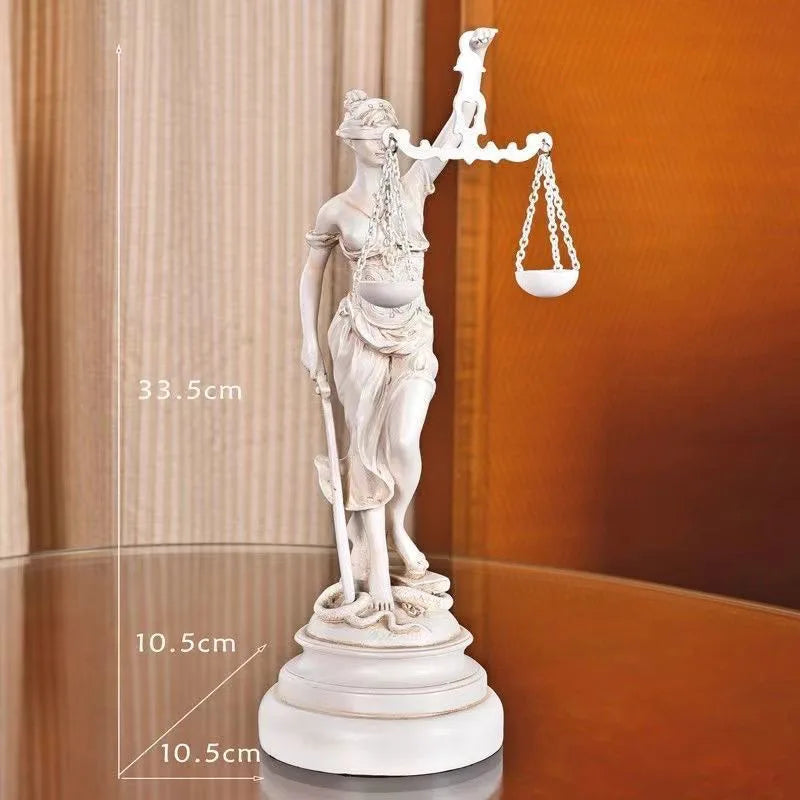 statue ornementale justice égale balance épée détail classique blanc orDecoration intérieure antique modernisée