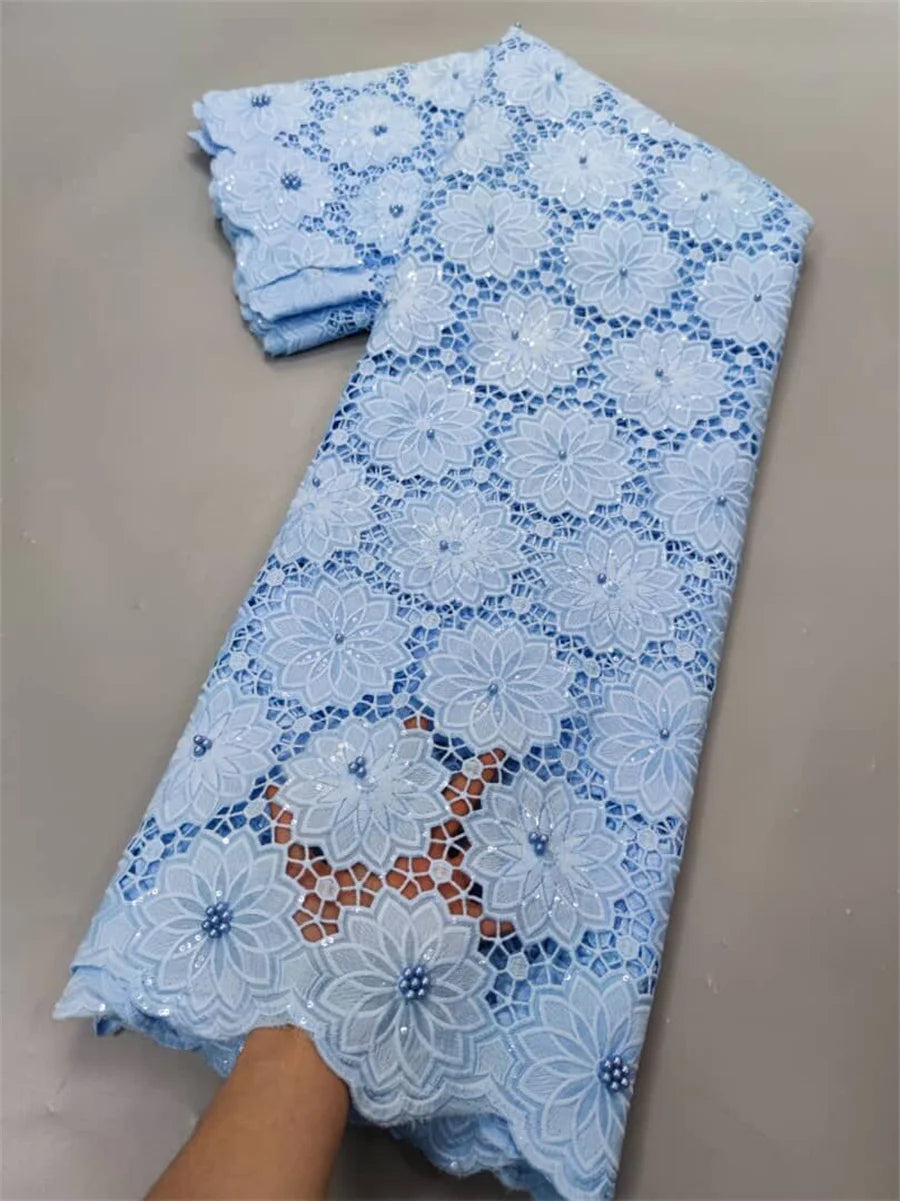 tissu dentelle coton fleurs blanches motifs géométriques blanc bleu violet rose vert rouge