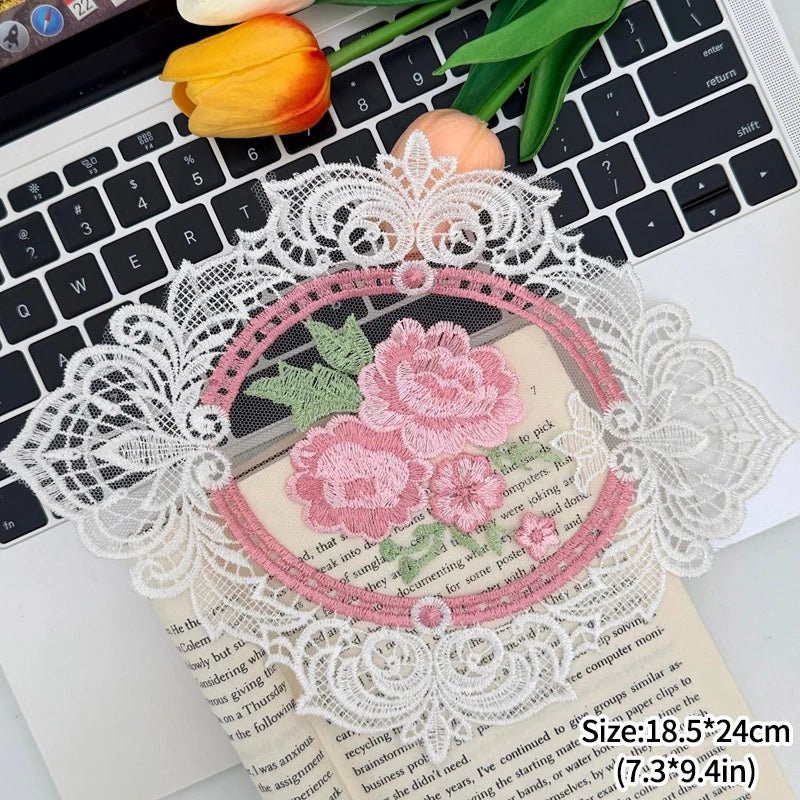 serviettes table vintage broderie florale dentelle rose blanc vert