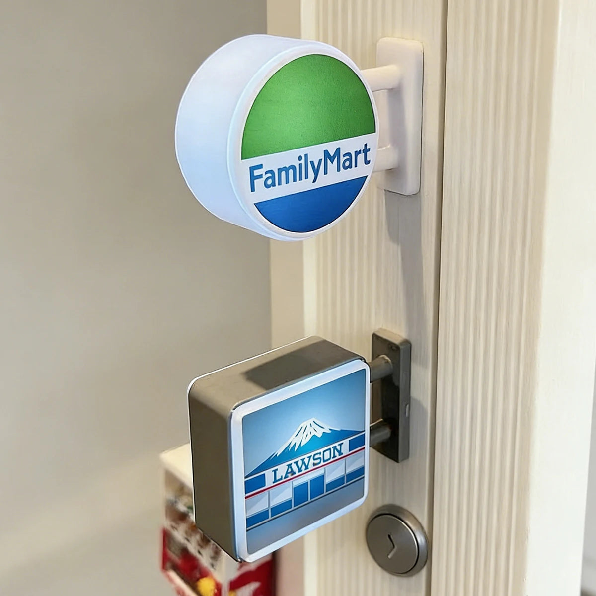 panneau lumineux moderne aimants logos lawson famillymart bleu vert blanc noir adhésif lumineux
