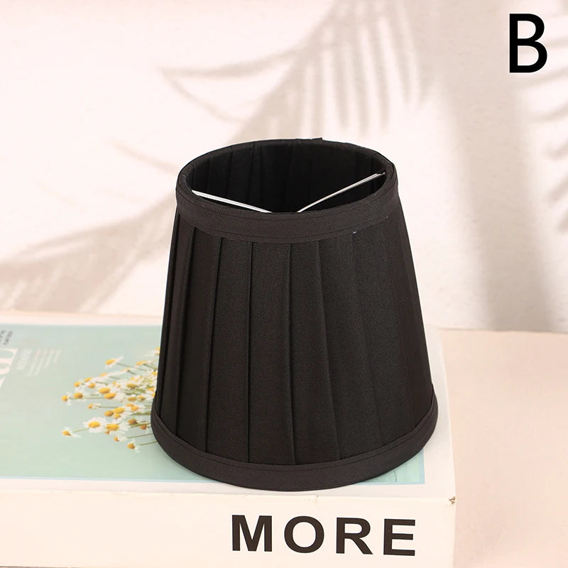 abat jour classique rayures plissées beige vert noir blanc eyelets chambre chevet lampe murale