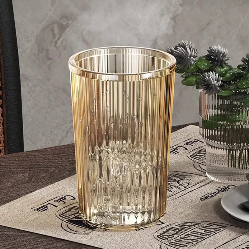 verres dents moderne élégants vert olive doré gris fumé rayures verticales transparents accesoires salle