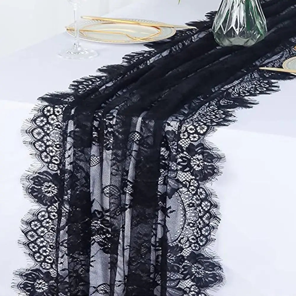 chemin table dentelle florale blanc transparent élégant été action grâce assiettes blancs bords dorés