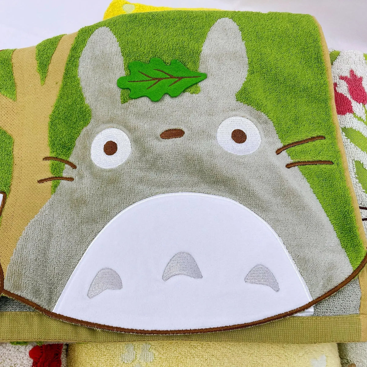 serviette bain plage coton totoro fleurs motifs enfantins vert rouge gris roseclair