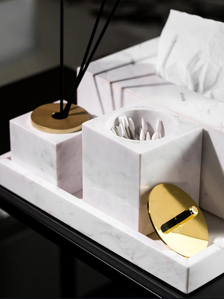 ensemble salle bain marbre blanc doré distributeur savon boîte mouchoirs diffuseur moderne