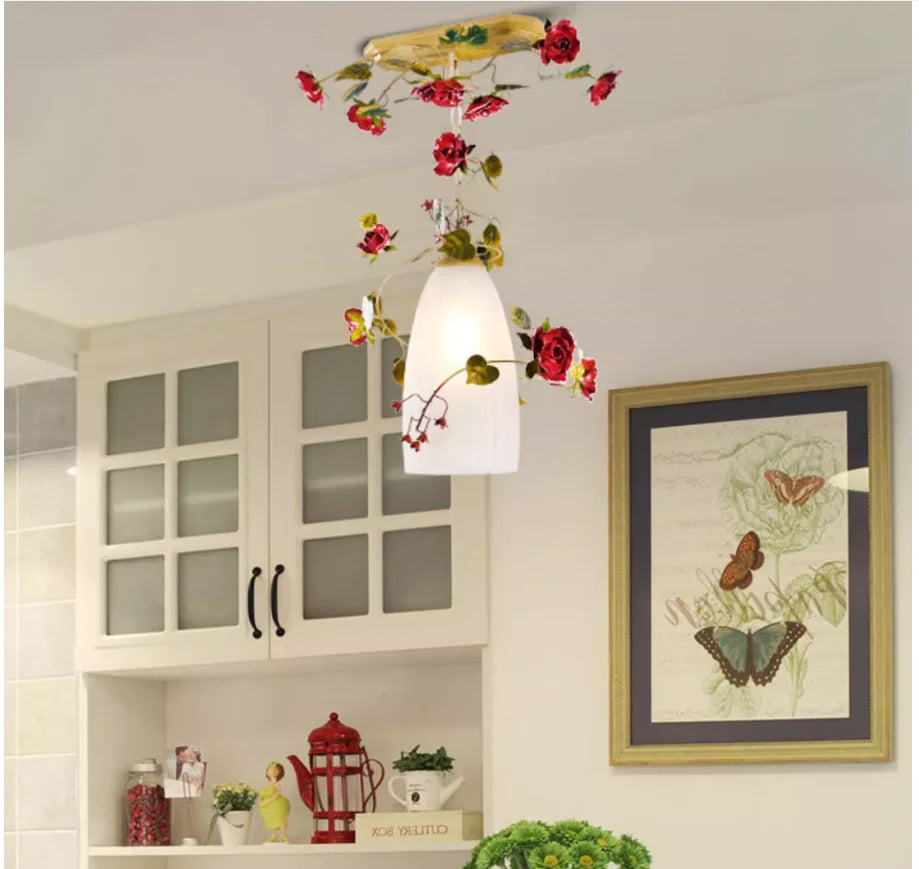 suspension lumineuse moderne fleurs artificielles abat jour mat blanc doré rouge vert