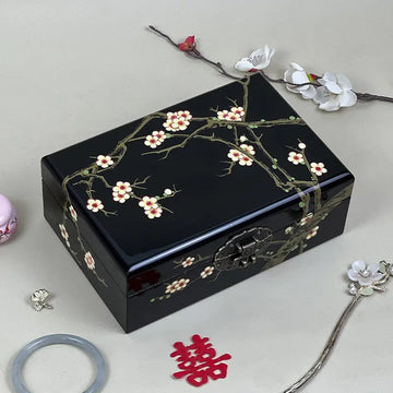 boîte bijoux traditionnelle fleurs blanches roses compartiments miroir cadenas noir japonais vintage floral