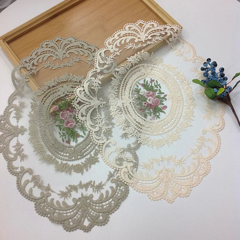 serviettes table blanc broderie florale dentelle classique vintage mariage festivité