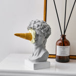 statue david buste résine glace cône contemporain humoristique cheveux texturés socle blanc
