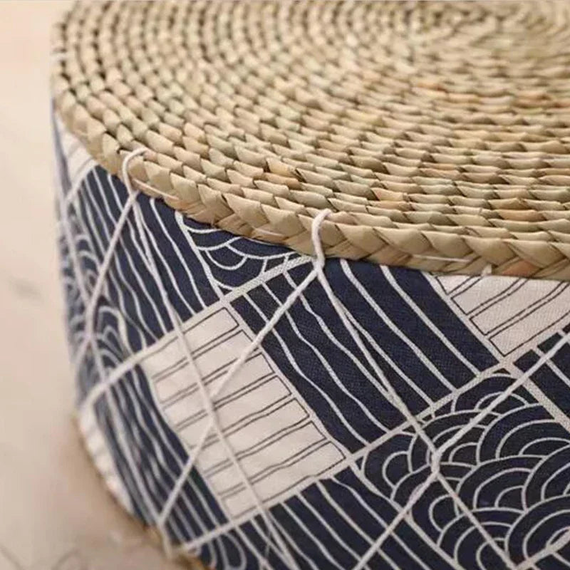 coussin futon rond tissé motifs géométriques beige bleu marine blanc boho rustique
