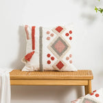 coussin décoratif boho chic blanc bleu marron beige doré motifs géométriques pompons coton
