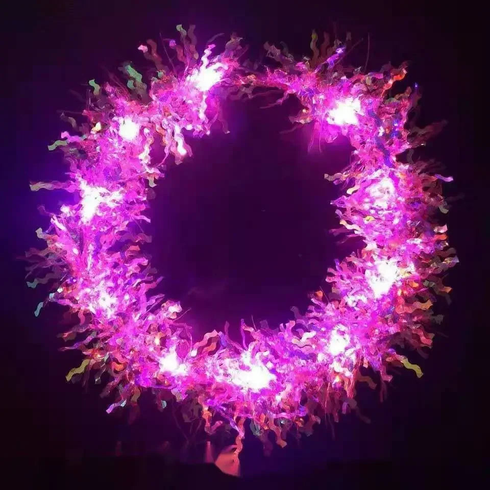 couronne lumineuse festive tissus brillants couleurs vives bleu rose violet lumineux tinsel opaque festive