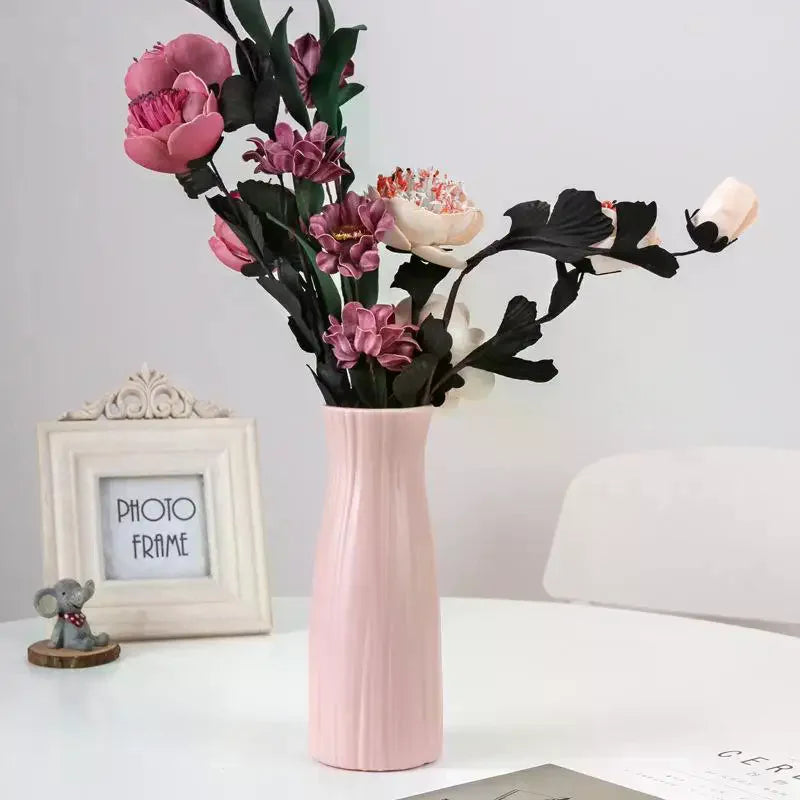 vases decoratifs modernes minimalistes rose bleu vert blanc lignes verticales texturées fleurs artificielles