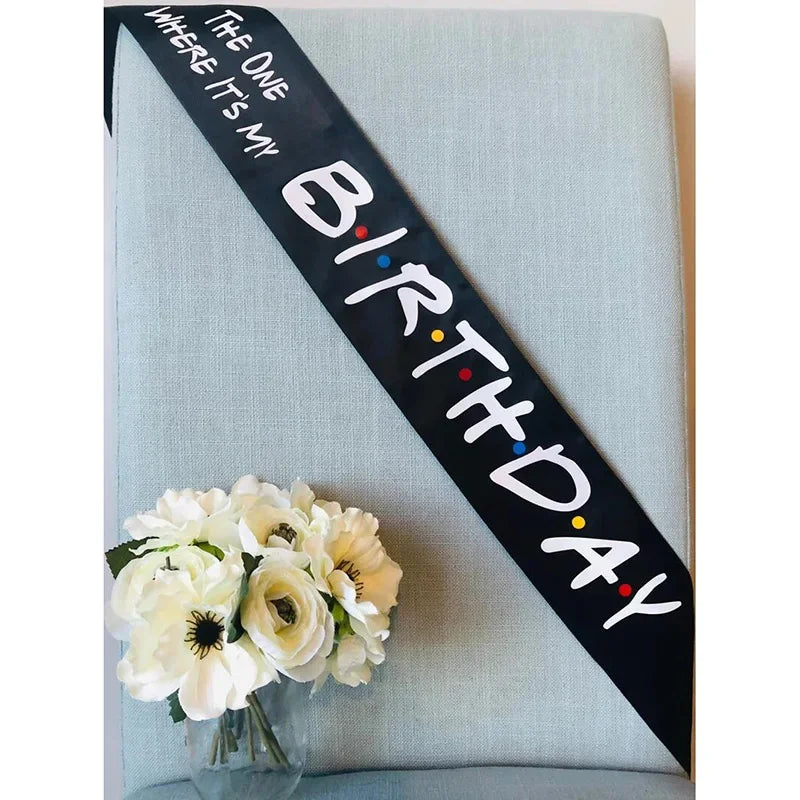 couronne fête anniversaire noire blanche lettres points décorative festive