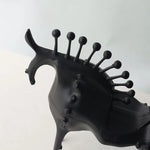 sculptures abstraites chevaux métal noir modernes maison 30cm 20cm texturées points sphères
