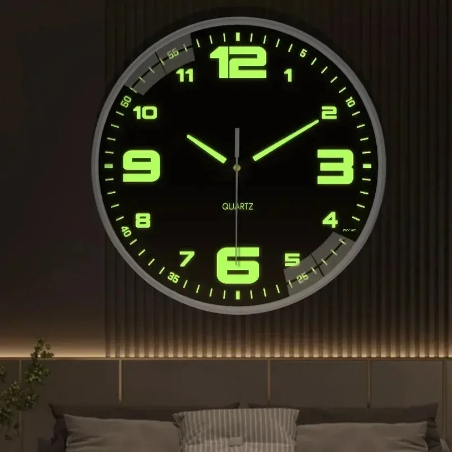 horloge murale moderne chiffres vert fluorescent fond noir blanc