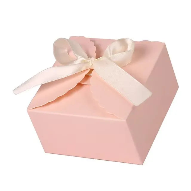 boîtes cadeaux mariage anniversaire noël blanc rose vert papier kraft bordure ondulée ruban blanc