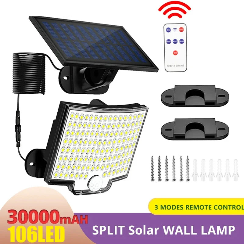 Applique murale solaire LED avec détecteur de mouvement PIR installée sur un mur de jardin