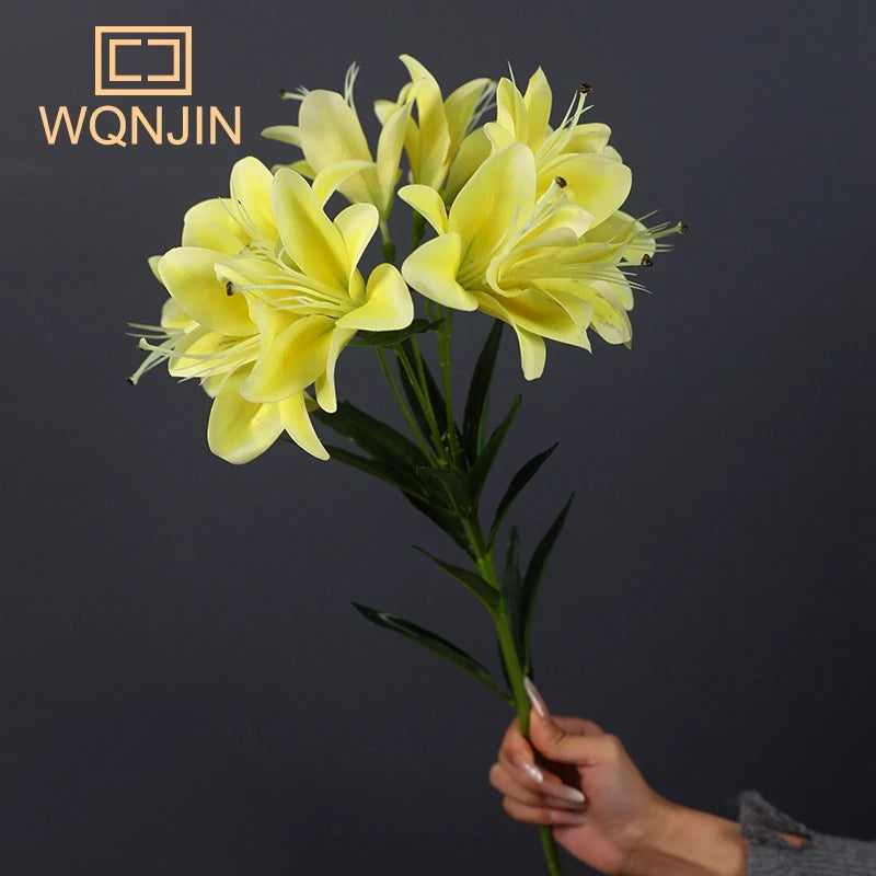 décoration intérieure fleurs artificielles lys blanc rose jaune modernes entrée anniversaire mariage