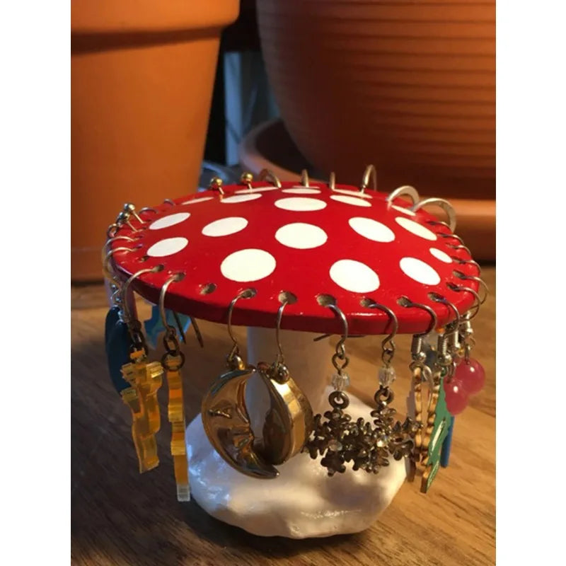 porte bijoux champignon rouge blanc argenté fantaisiste 7.5cm 9.5cm 26 trous pois blancs decoratif
