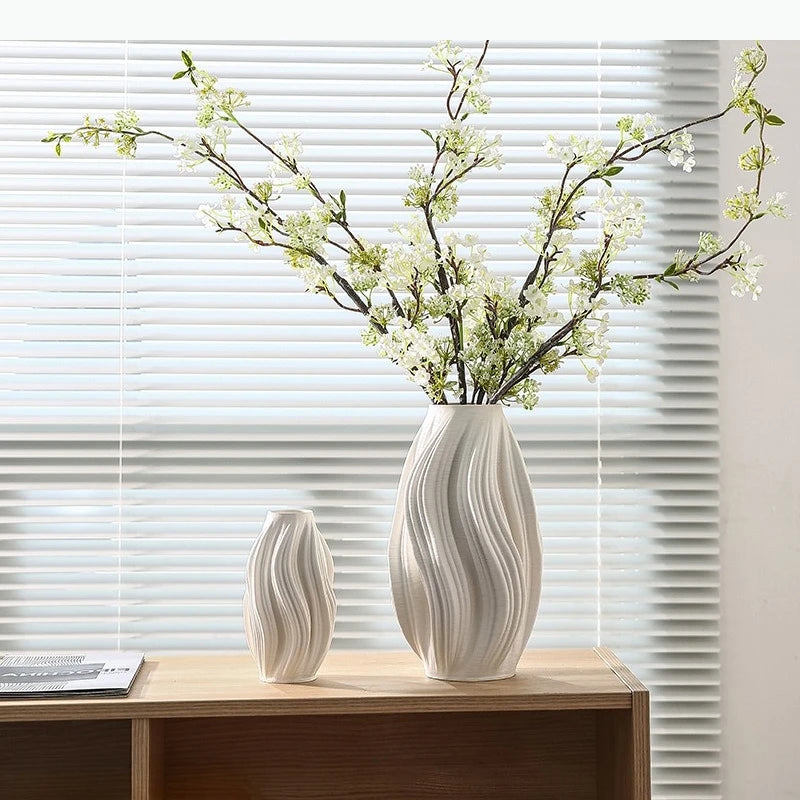 vase céramique blanc rayures ondulées moderne décoration intérieur plissé tridimensionnel transparent table
