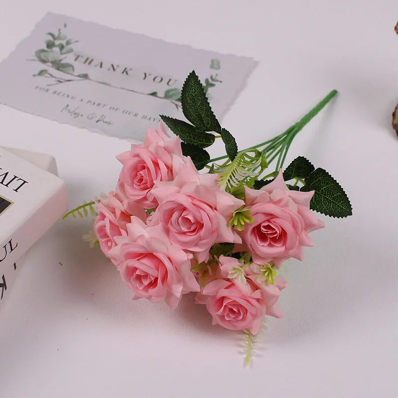 décoration intérieure bouquet artificiel roses soie classique blanc violet noir