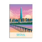 Illustration représentant la skyline de Séoul en Corée du Sud, avec son célèbre gratte-ciel bleu, des bâtiments modernes, un ciel rose et orange, et un pont enjambant un plan d'eau.