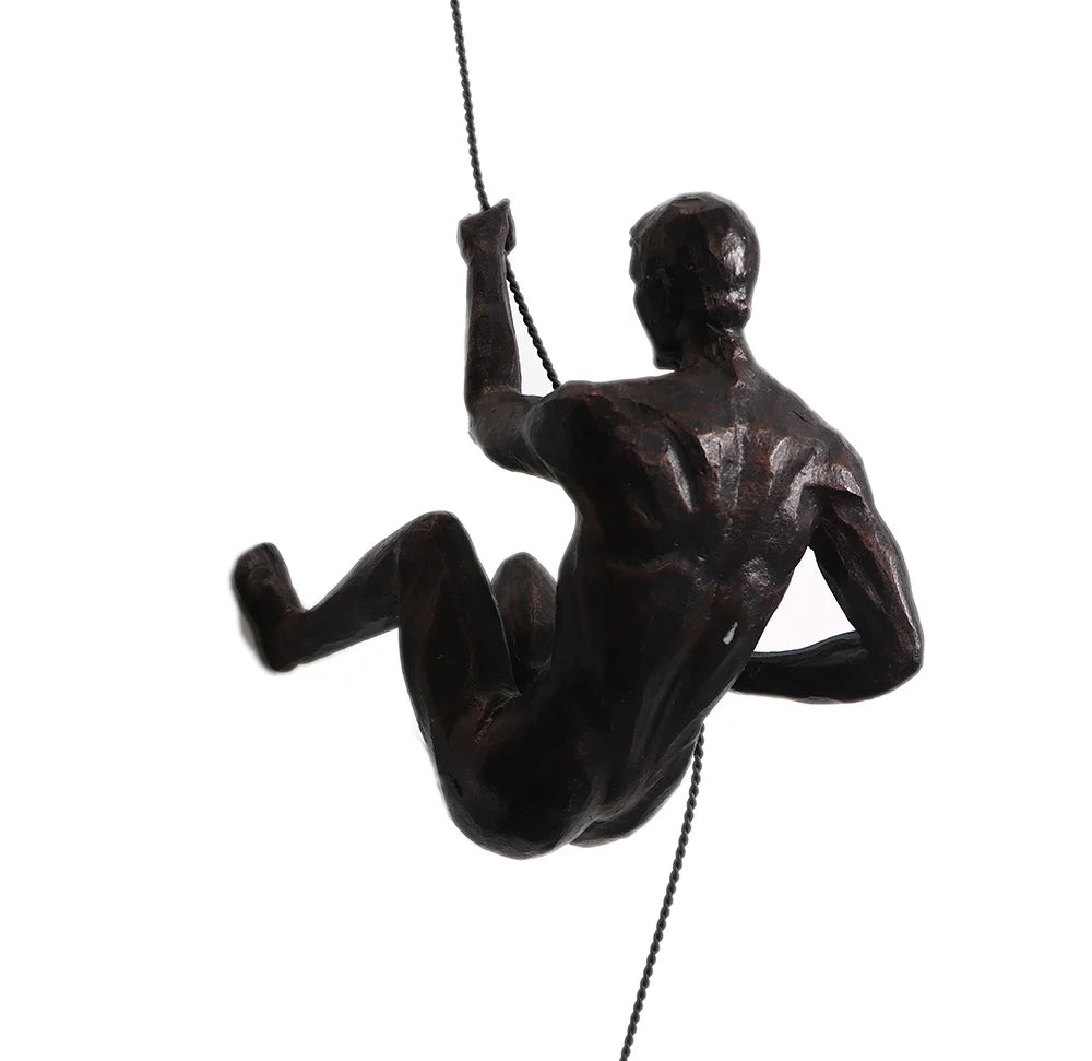 statues suspendues bronze figures humaines mouvement art contemporain décoration intérieure rétro vintage nostalgie