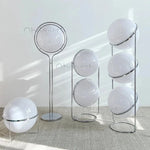 lampe sol moderne métal chromé boule acrylique blanche lumière led salon décoration intérieure