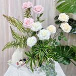 Bouquet roses artificielles soie rouge rose blanc violet feuilles vertes moderne décoration intérieure table