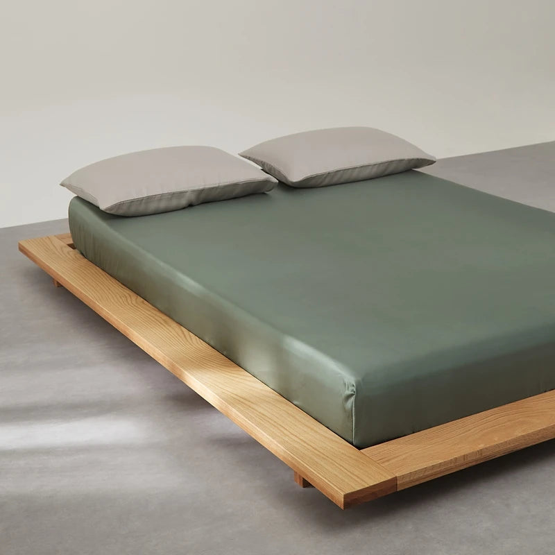 Parure de lit dépliée montrant housse de couette et drap-housse