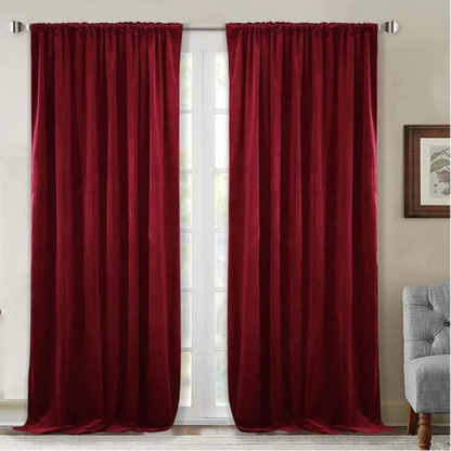 Rideaux rouges en textile de qualité supérieure pour traitement de fenêtre, apportant une touche de couleur vive et une élégance intemporelle à tout espace intérieur.