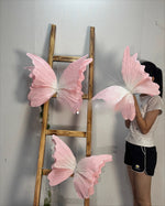 décorations papillon fleurs artificielles rose violet bleu effet plissé miroir bois