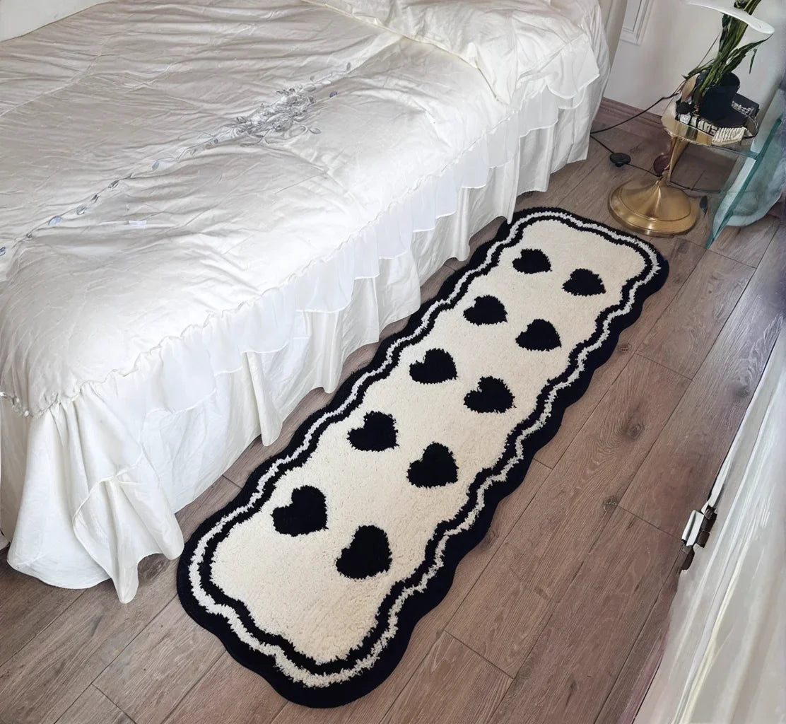 tapis sol moderne motif coeur noir blanc doux antidérapant chambre salon décoration maison