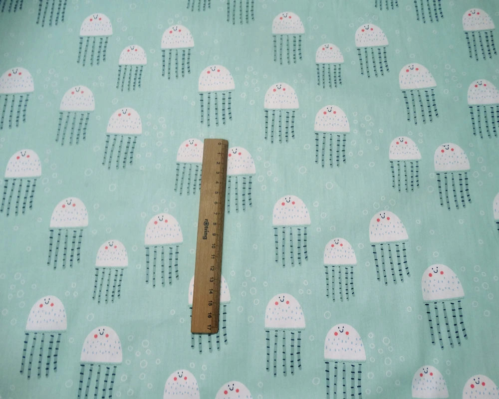 tissu coton imprimé thème marin poissons coquillages enfants blanc rose bleuclair vert