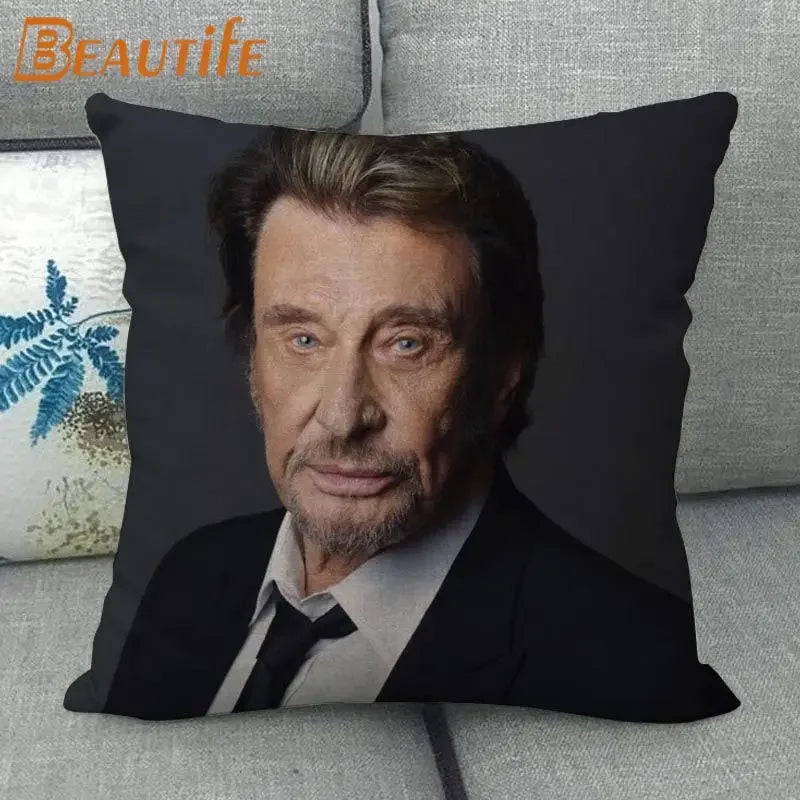 coussin carré moderne homme cheveux blond opacité noir bracelet cuir décoration chambre ornementalité universel