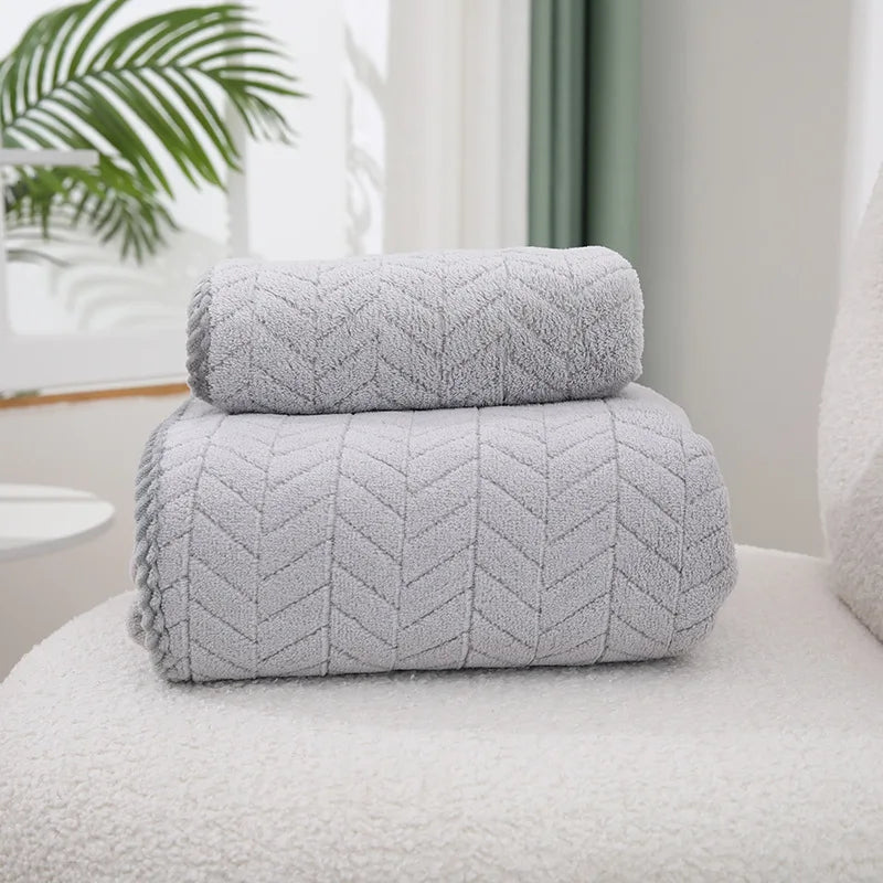 serviettes bain microfibre séchage rapide motif zigzag couleurs gris blanc rouge moderne absorption élevée