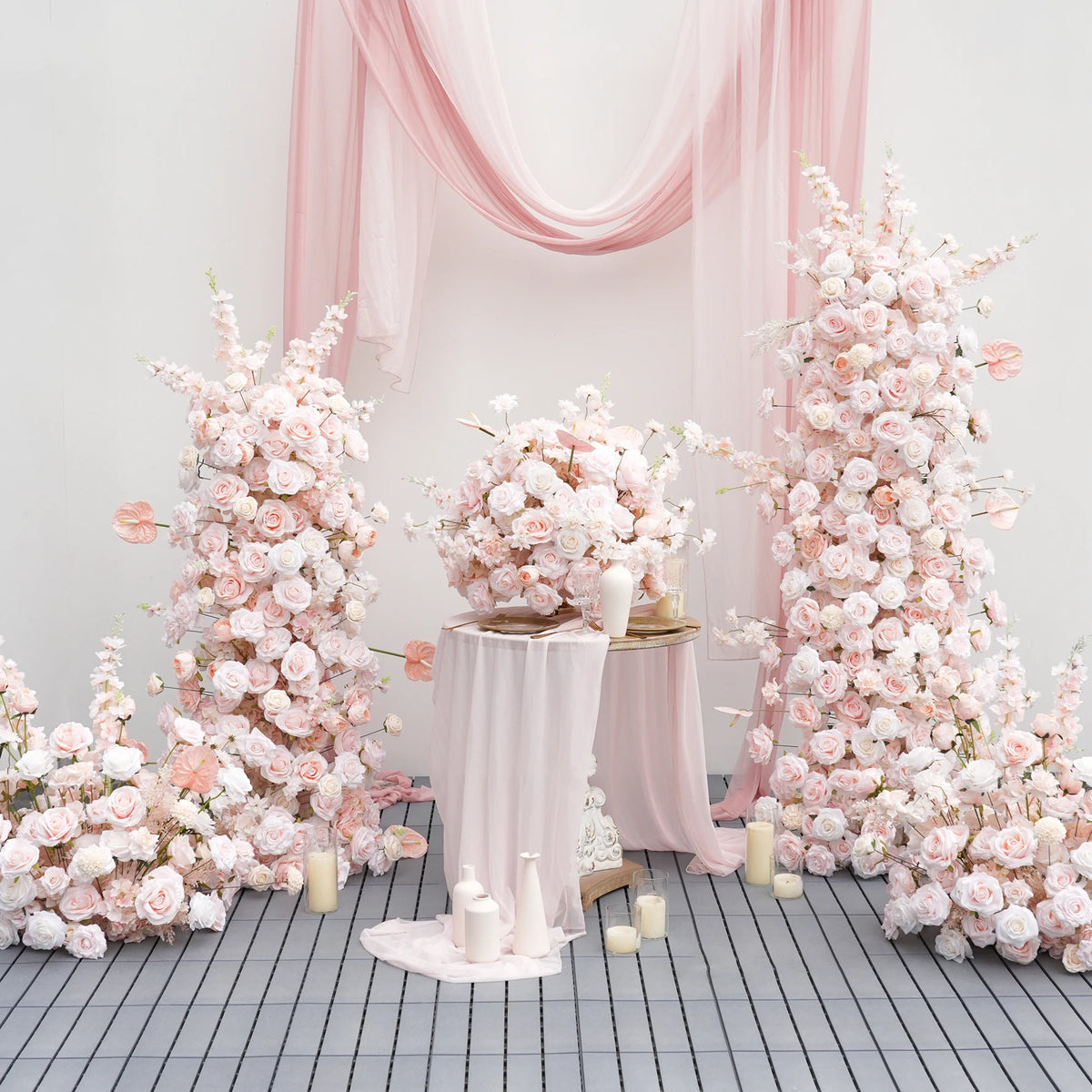 bouquets fleurs artificielles roses blanches romantiques décoration intérieure extérieure événements classiques