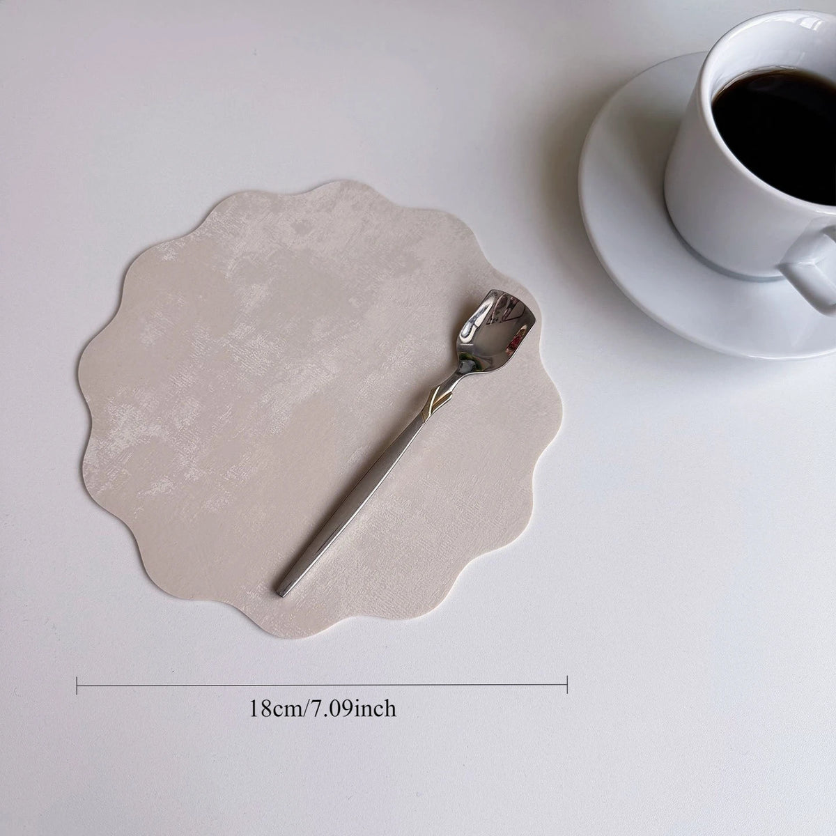serviettes table moderne gris vert marron beige rose texture grunge élégant assiettes fourchettes tasses
