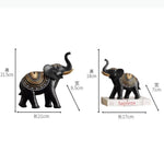 décoration moderne deux éléphants figurines noir blanc motifs tribaux surfaces brillantes