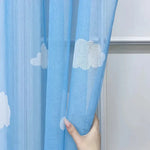 rideau moderne nuages blancs imprimés bleu clair translucide chambre enfant fenêtre française
