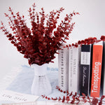 vase blanc moderne fleurs artificielles feuilles vertes décoration table intérieure