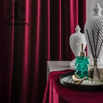 Rideau velours rouge occultant moderne dans un salon