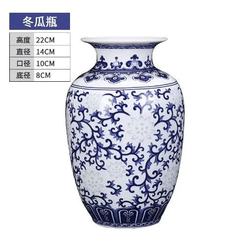 Un magnifique vase décoratif de style oriental avec un motif bleu et blanc élégant et floral.