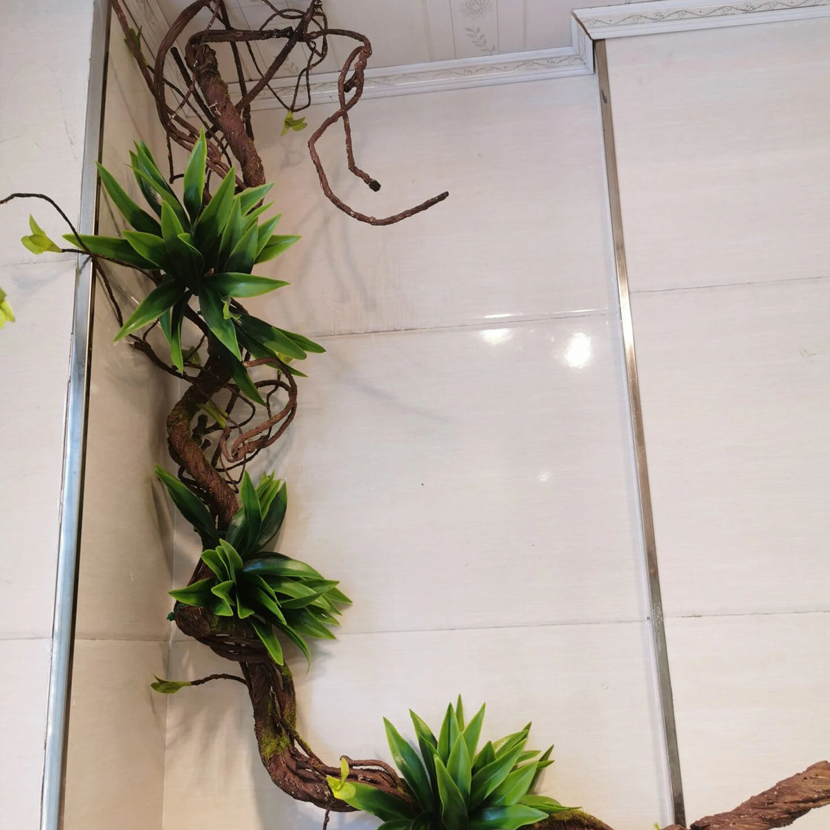 plante artificielle feuilles vertes naturelles intérieure extérieure décoration accrochée grandes feuilles veinées arrangement vert