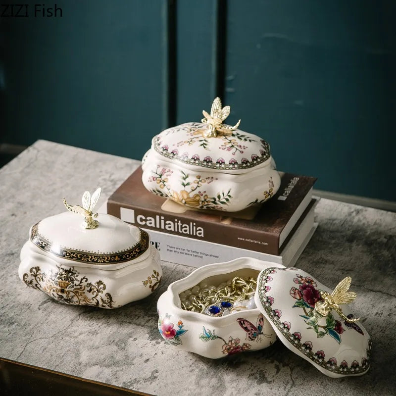 boîte bijoux céramique fleurs papillons dorure blanche bleue rose verte dorée classique
