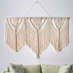 tapisserie macramé boho chic beige clair motifs géométriques franges crochet bois chambre salon